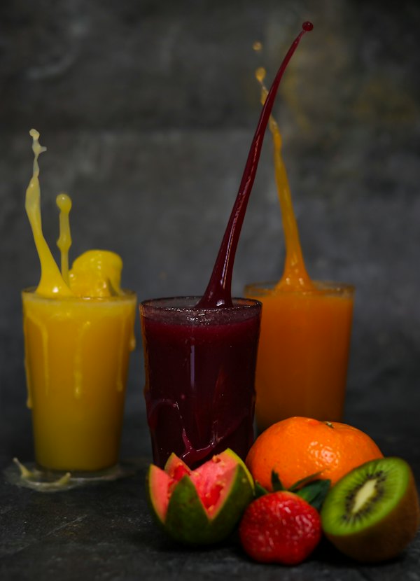 Copos de suco de fruta