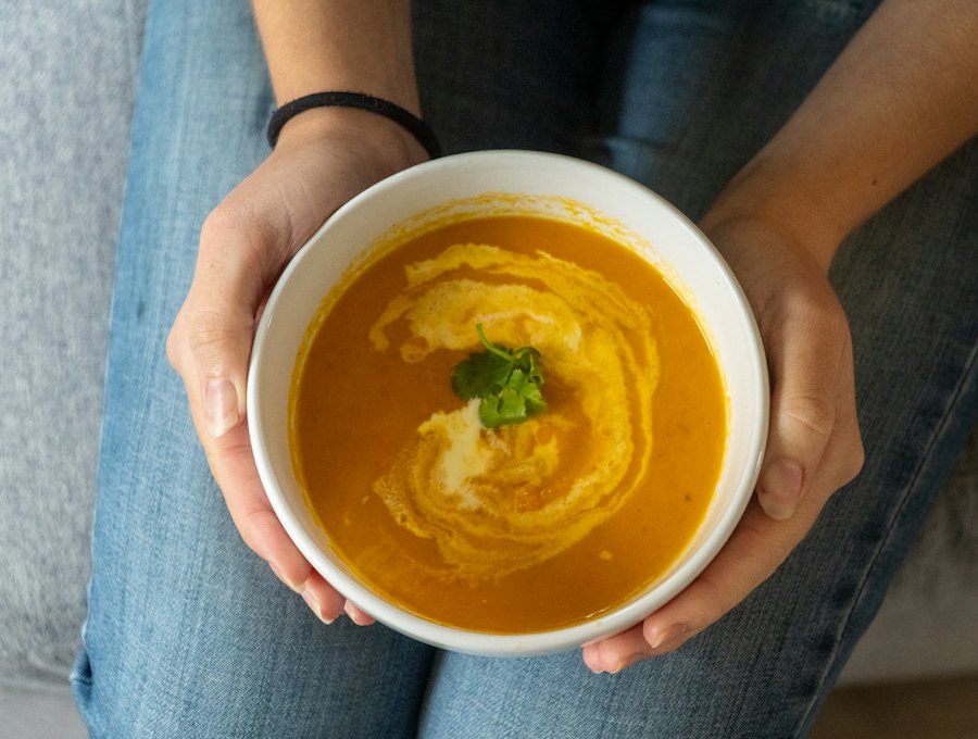 Tigela de sopa quente
